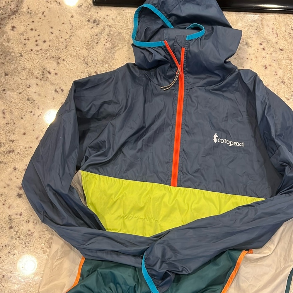 Cotopaxi Teca Windbreaker size small, multi